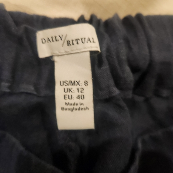 Daily Ritual Linen short Navy Blue 100% Linen pull on shorts with pockets - Picture 4 of 10